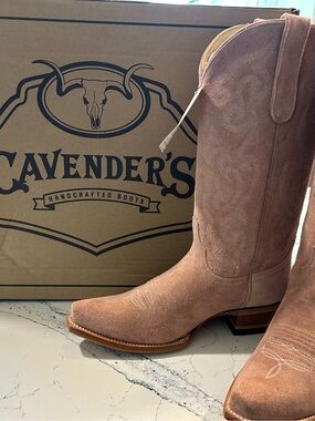 Cavender’s Women’s Dusty Rose Pink Suede Cowboy boots - size 8B - NEW